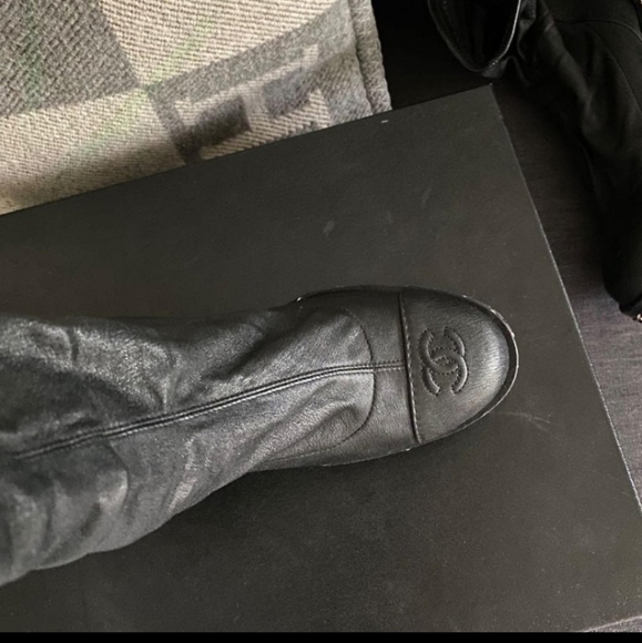 Authentic Chanel black high heeled boot for women - Picture 3 of 7